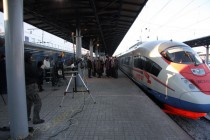 Первая часть съемок клипа прошла на Московском вокзале