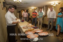 Кулинарный мастер-класс прошел под руководством бренд шеф-повара Андрей Жигалов (слева)