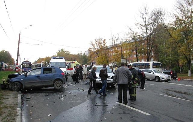 Причиной массового ДТП на пр. Гагарина в Нижнем Новгороде 29 сентября стало несоблюдение дистанции виновником аварии