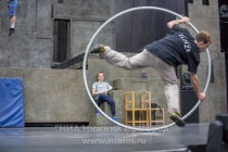 Репетиция урбанистического шоу iD от  Cirque Eloize