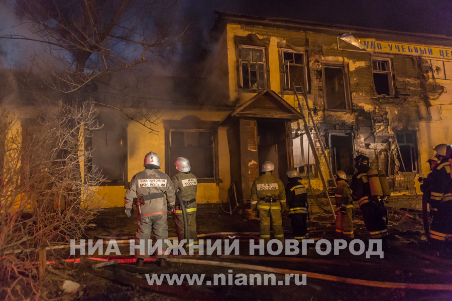Расселенный дом по ул.Деревообделочная 8 горел в Ленинском районе Нижнего Новгороде 27 марта