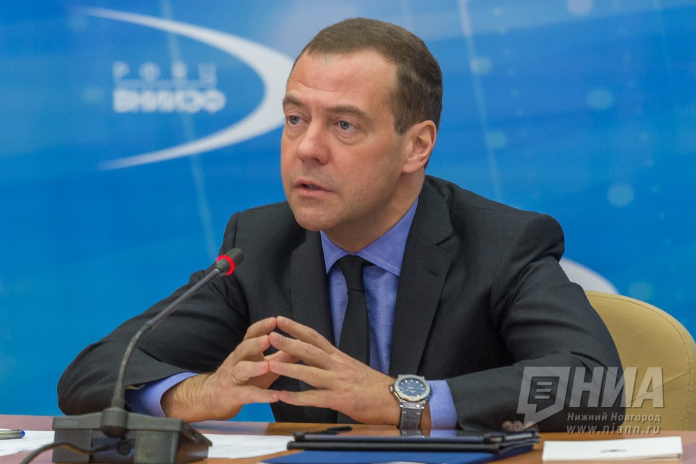 Доходы Премьер-министра РФ Дмитрия Медведева в 2015 году выросли на 716,3 тысячи рублей