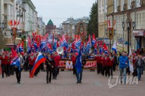 Шествие Первомайской колонны по улице Большая Покровская в Нижнем Новгороде