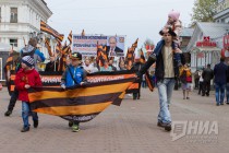 Шествие Первомайской колонны по улице Большая Покровская в Нижнем Новгороде