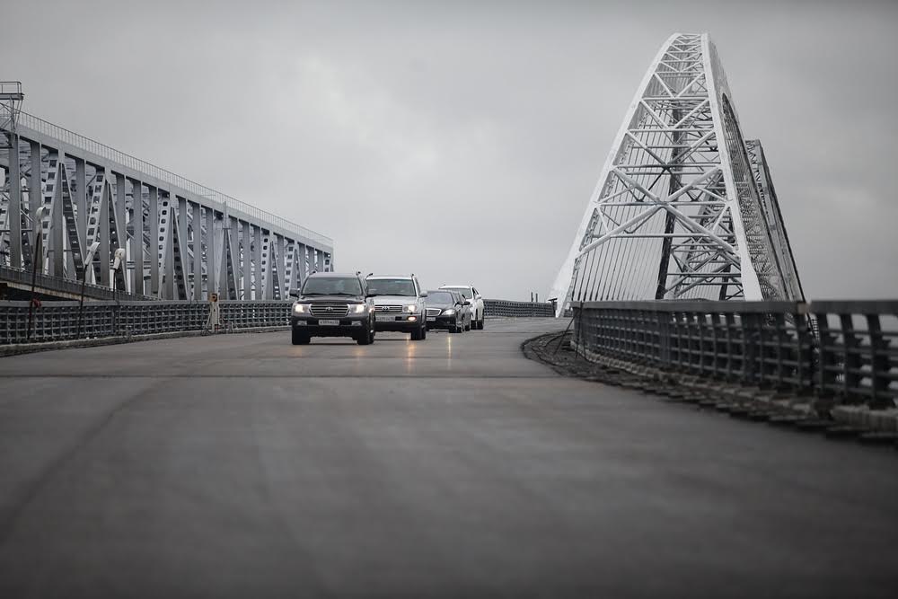 Первые легковые автомобили проехали по дублеру Борского моста 16 сентября 2016 года