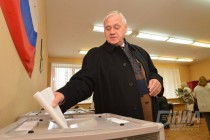 Юрий Лебедев принял участие в голосовании на выборах депутатов ГД РФ VII созыва и ЗС НО