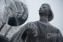 Памятник Максиму Горькому на набережной Федоровского треснул