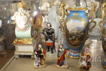 Экспозиция стекла и фарфора в Усадьбе Рукавишниковых