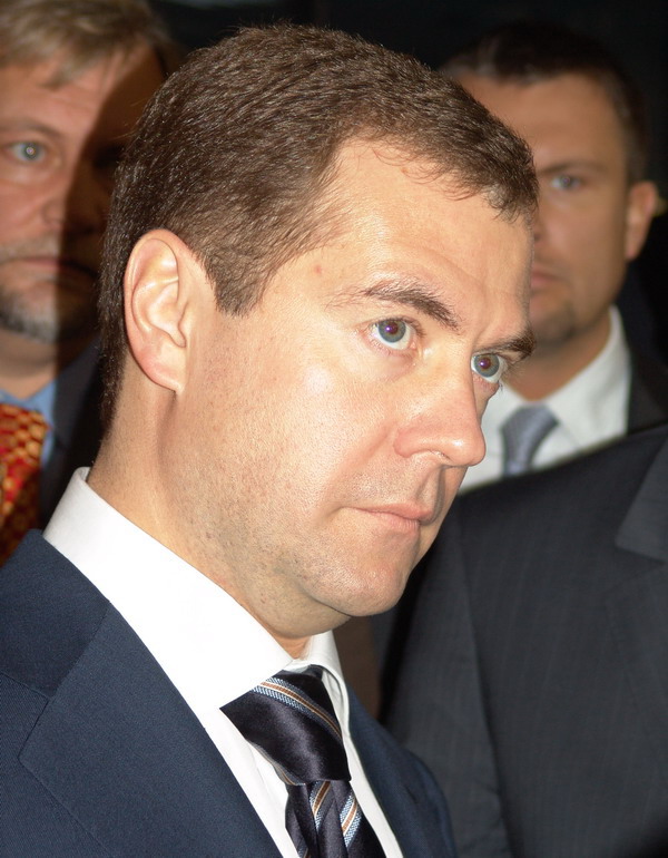 Владимир Путин поддержал кандидатуру первого вице-премьера Дмитрия Медведева на пост Президента РФ