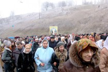 Непогода не помешала нижегородцам принять участие в Крестном ходе