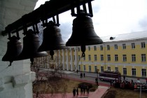 Колокола созывали на службу в честь Пасхи