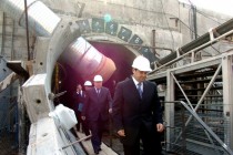 Игорь Левитин и Валерий Шанцев выходят из строящегося тоннеля