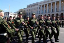 Военный парад в ознаменование 64-ой годовщины Победы в Великой Отечественной войне на пл. Минина и Пожарского в Нижнем Новгороде