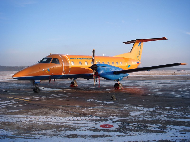 Самолет иваново. Самолеты Embraer 120. Embraer 120 Brasilia регион авиа. Аэропорт Курган Embraer 120. Самолет Эмбраер 120 Домодедово.