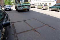 Ямы на улице Ульянова по ширине и глубине не соответствуют ГОСТу