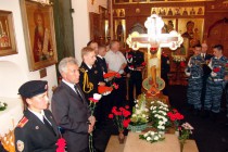 Возложение цветов к могиле Козьмы Минина в Михайло-Архангельском соборе Нижегородского кремля