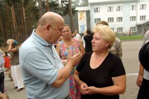 Губернатор Нижегородской области Валерий Шанцев пообщался с погорельцами в лагере Лазурный