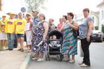 Жители ветхого фонда вышли на пикет вместе с детьми