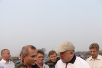 Губернатор Нижегородской области Валерий Шанцев обсуждает со специалистами план по восстановлению села