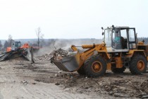 Тяжелая техника расчищает площадки под строительство новых домов