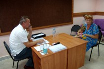 Пришедшая на прием женщина попросила помощь в оформлении опекунства на внучку, мать которой погибла в огне