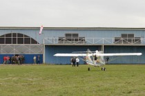 Самолет вернулся с разведки воздуха