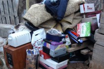 Жители сумели спасти из горящего дома часть своего имущества