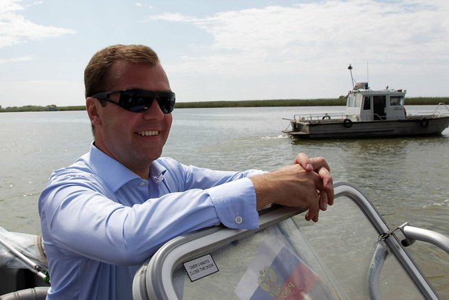Президент России Дмитрий Медведев поручил Правительству завершить в 2011 году разработку проектной документации по проекту поднятия уровня воды на Чебоксарской ГЭС