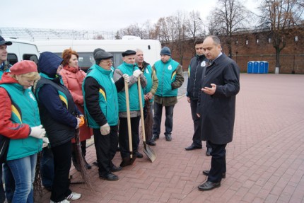 Глава администрации Нижнего Новгорода Олег Кондрашов дал старт субботнику в центре города