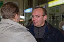 Российский моряк Роман Савин, спасенный во время крушения сухогруза Свонлэнд в Ирландском море, в аэропорту Нижнего Новгорода