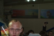 Российский моряк Роман Савин, спасенный во время крушения сухогруза Свонлэнд в Ирландском море, встретился с мамой в аэропорту Нижнего Новгорода