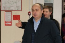 Олег Кондрашов пришел на выборы с племянником