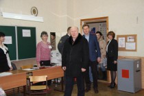 Губернатор на избирательном участке в Верхних Печерах