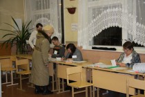 Традиционно, пенсионеры первыми приходят на избирательный участок