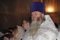 Священнослужитель