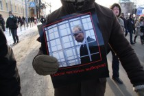 Участники митинга несли самые разнообразные плакаты