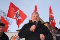 Вадим Булавинов попытался выступить на митинге, но был освистан толпой