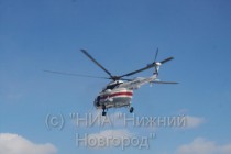 Вертолет МЧС России смог поднять упавшее в Волгу воздушное судно