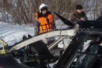 Спасатели  МЧС, сотрудники Следственного комитета и представители МАК изучают останки вертолета, потерпевшего крушение 22 марта