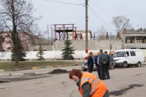 Минимальное время обработки одной выбоины составляет около 15 минут