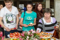 В зале вылета первых пассажиров рейса а/к Czech Airlines Нижний Новгород - Прага ждал фуршет