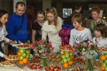 В зале вылета первых пассажиров рейса а/к Czech Airlines Нижний Новгород - Прага ждал фуршет