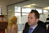 Михаил Бабич осматривает бизнес-инкубатор казанского IT-центра