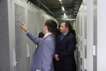 Михаил Бабич осматривает Дата-центр IT-парка в Казани