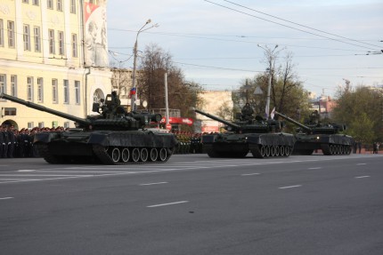 Первая репетиция военного парада в ознаменование 67-ой годовщины Победы в Великой Отечественной войне прошла на площади Минина и Пожарского