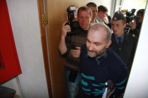 Анатолий Москвин под конвоем доставлен в суд