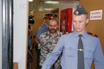 Под конвоем Анатолия Москвина уводят в спецбольницу СИЗО, где он будет дожидаться вступления приговора в законную силу