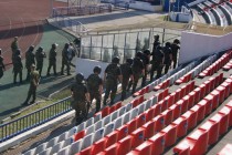 Полицейские направляются на исходные позиции