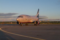 Самолет Boeing 737 а/к Нордавиа на перроне аэропорта Нижний Новгород