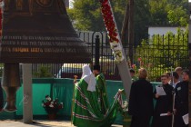 Патриарх Кирилл освящает колокол Соборный